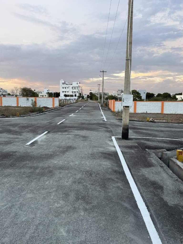 Fully Laid Blacktop Internal Avenues with Compound Perimeter